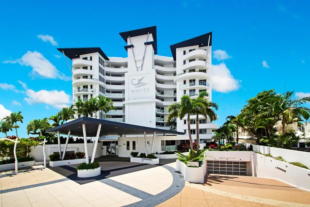 Waves Maroochy River