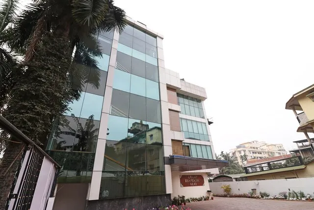 OYO 12077 Grand Bhabendra Alay