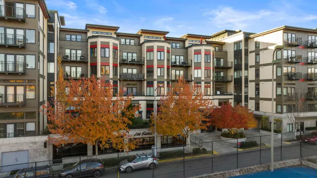 The Broadway Building @ Capitol Hill