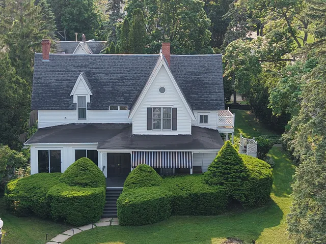 Eleven Gables Inn and Cottage on Lake Geneva