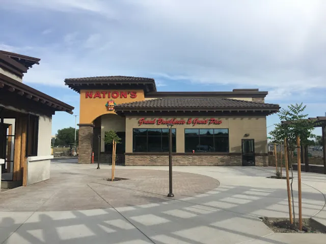 Nation's Giant Hamburgers & Great Pies