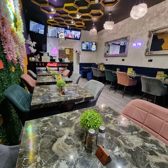 THE BUMBLE BEES (حلال) Authentic Indian Cuisine - FULLY LICENSED