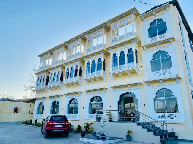Hinglaj garh resort