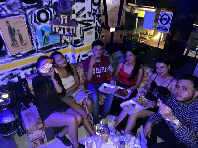 Karaoke vídeo fonda