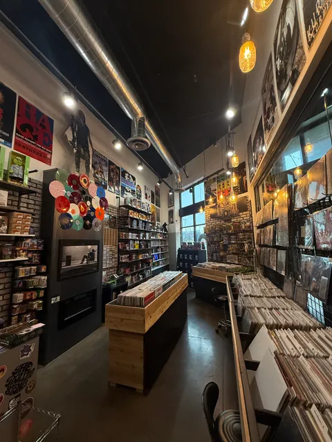 Beejers Vinyl & Collectibles