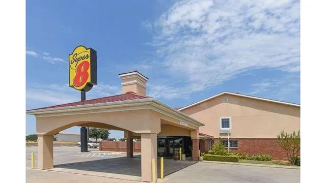 Super 8 by Wyndham Burleson Fort Worth Area
