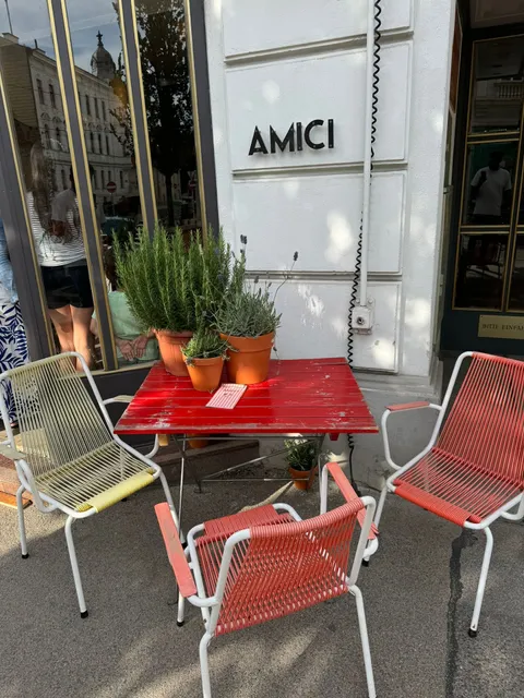Amici Pizzeria