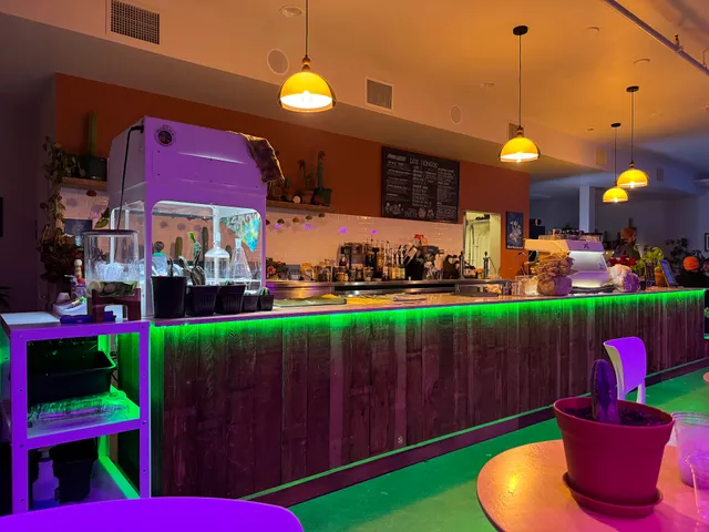 Los Hongos Cafe and Plant Bar