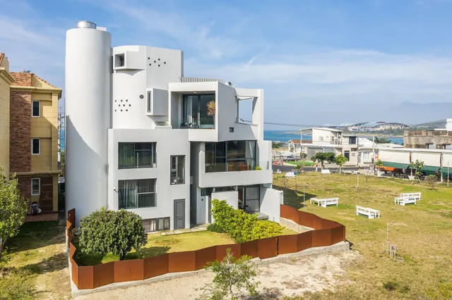 後灣發宅清水模海景民宿 FaHaus