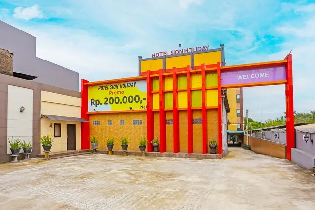 SUPER OYO Capital O 92676 Hotel Sion Holiday