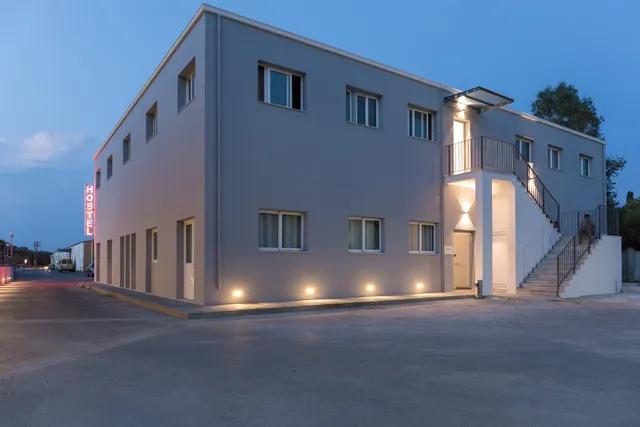 Local Hostel & Suites