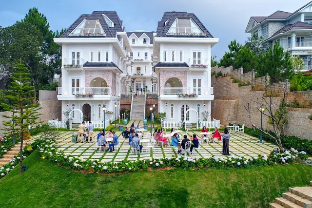 Khách Sạn Dalat De Charme Village