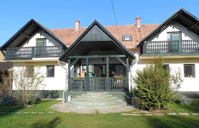 Panzió-Kemping Bekölce a Western lovastanya területén