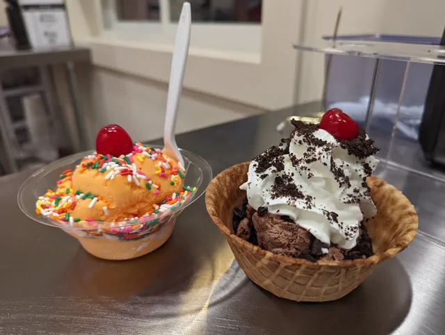 Wicky Ralph's Ice Cream & Mini Golf