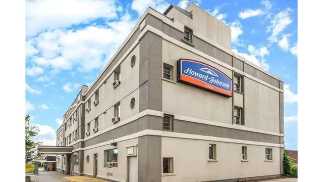 Howard Johnson by Wyndham Toronto Downtown West