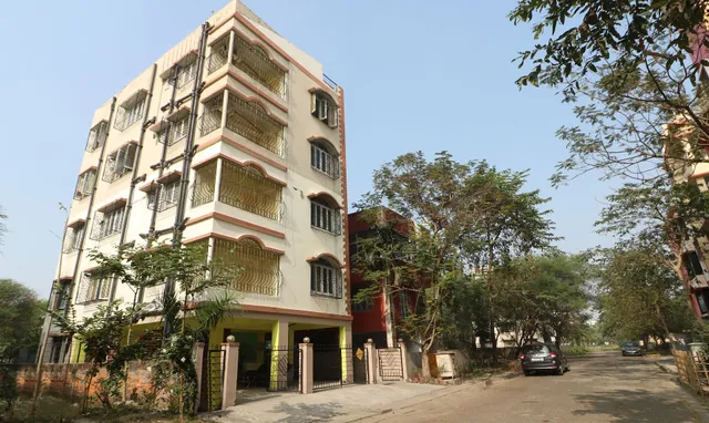 Newtown Room - Hotel in BE Block(Newtown)