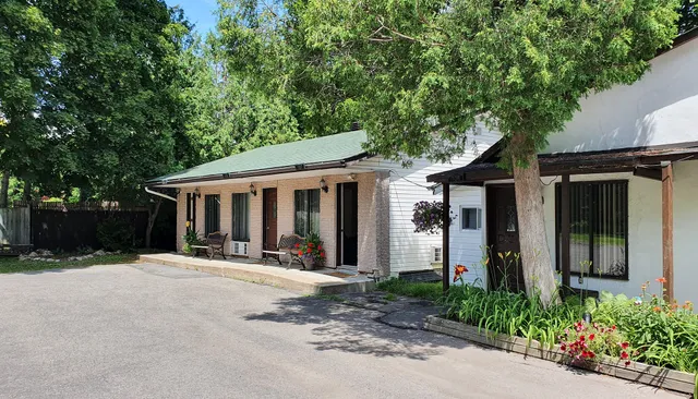 Chalets Beaconsfield Motel