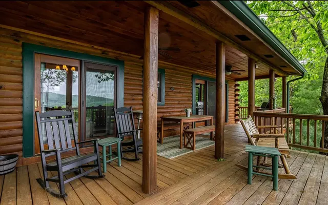 "High Above the Pines" Log Cabin