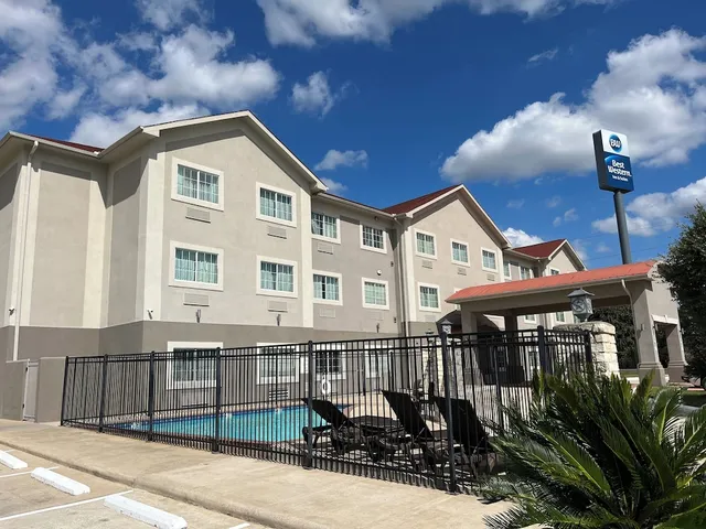 Best Western Cleveland Inn & Suites