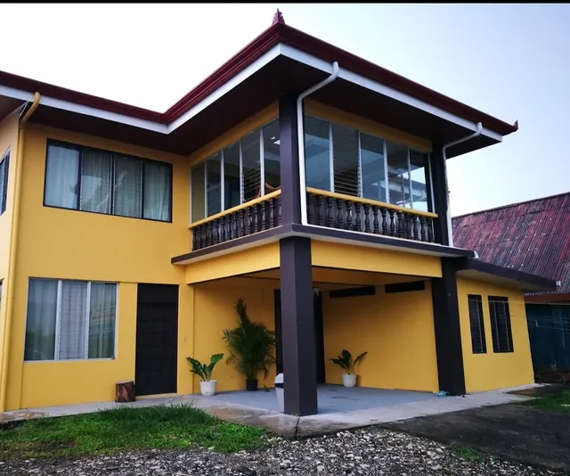 Hotel y Restaurante Casa Amarilla - Paso Canoas