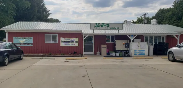 Red Hen Country Market