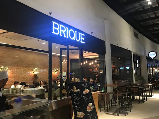 Brique Modern Kitchen
