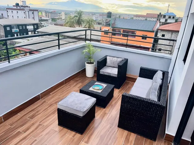 Residence Life House Makepe BM