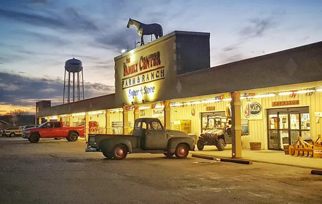 Family Center Farm & Ranch Spr