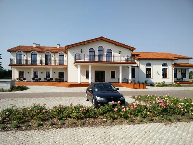 Hotel i Restauracja "Różany Dwór"