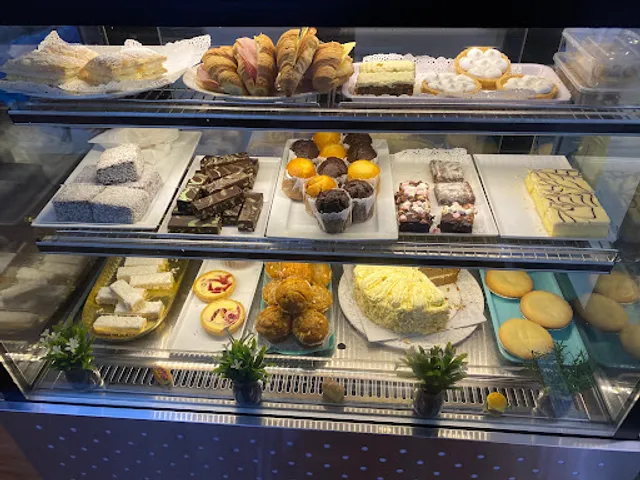 Full Moon Cafe and Thai Restaurant