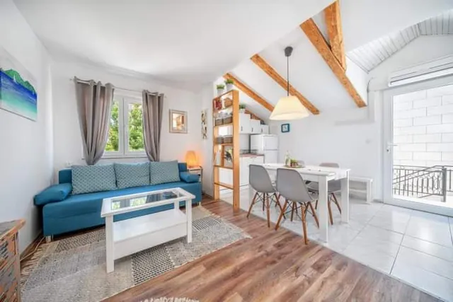 Marea Art Bar / Apartment