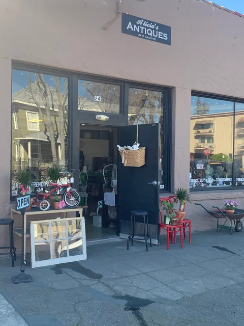 Alicias Antiques