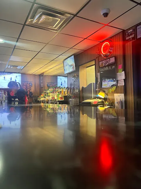 Crox’s Bar & Grill