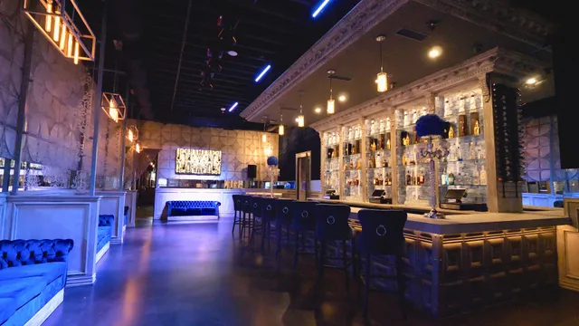 Decorum at Pour Behavior