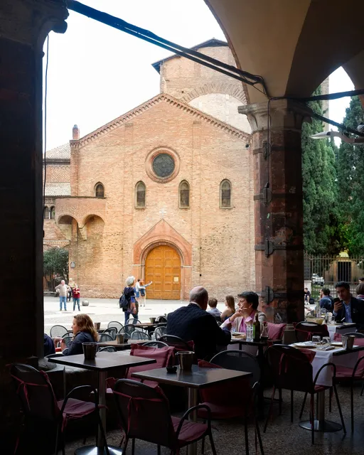 Sette Chiese - Bistrot in piazza a Bologna