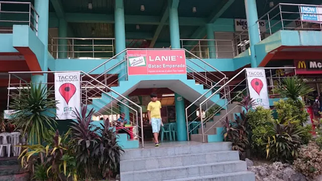 Lanie's Batac Special Empanada