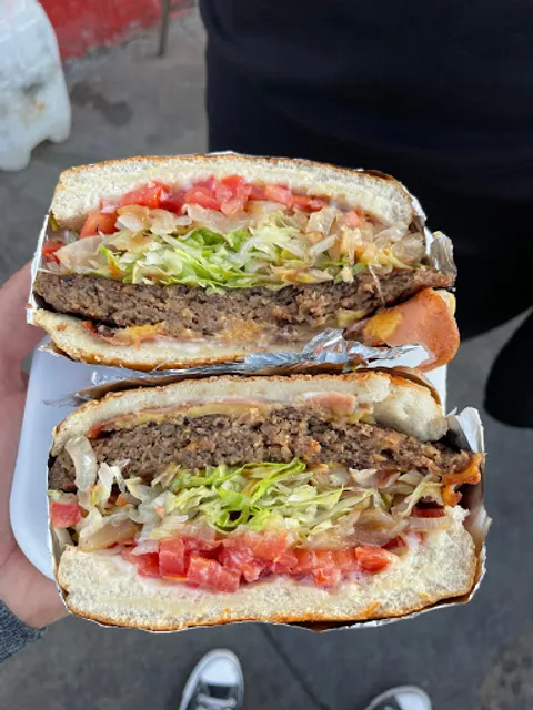 Hot Dogs Y Hamburguesas El Chatito