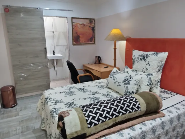 Dante's lounge/guesthouse