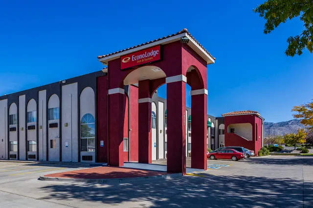 Econo Lodge Inn & Suites Albuquerque East I-40 Eubank Exit