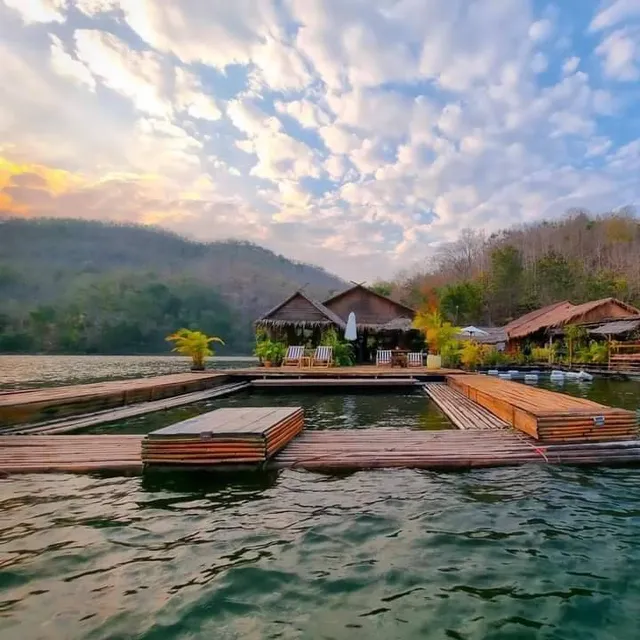 Sweet Home Floating House