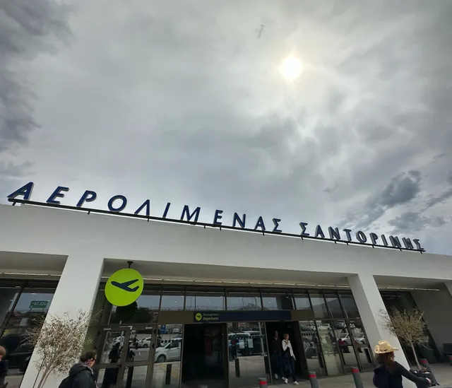 Apollo cafe and luggage storage