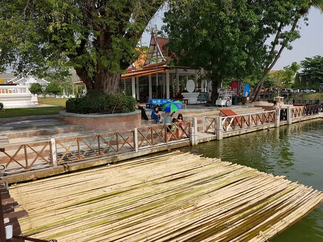 Mueang Kao walking street