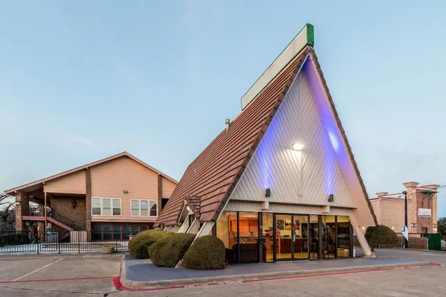 Motel 6 Arlington, TX - UTA