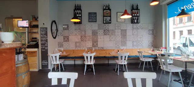 Small Treats Cafe & Bistro