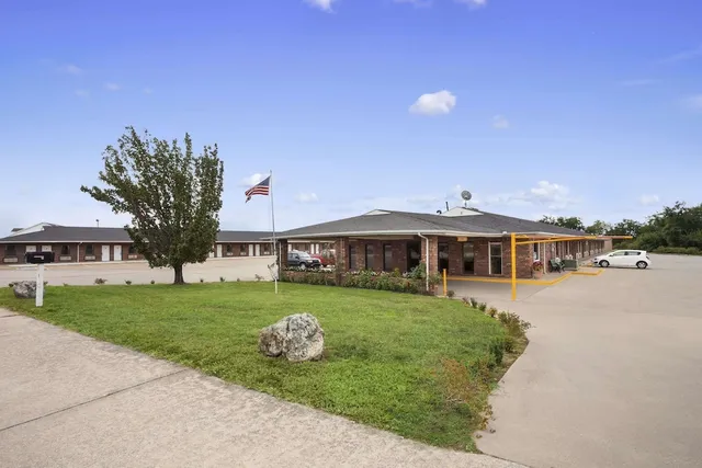 Super 8 by Wyndham Henryetta