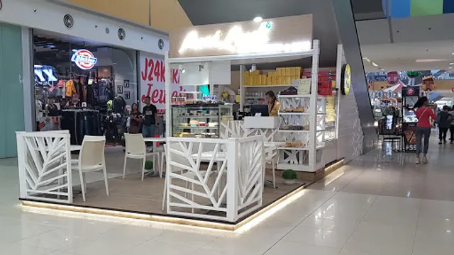 Aunt Ludi Bakeshoppe & Cafe - SM 2nd Floor