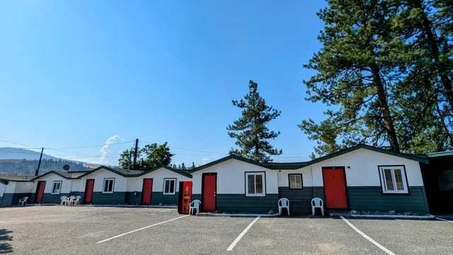 Deerview Lodge & Cabins - Princeton BC