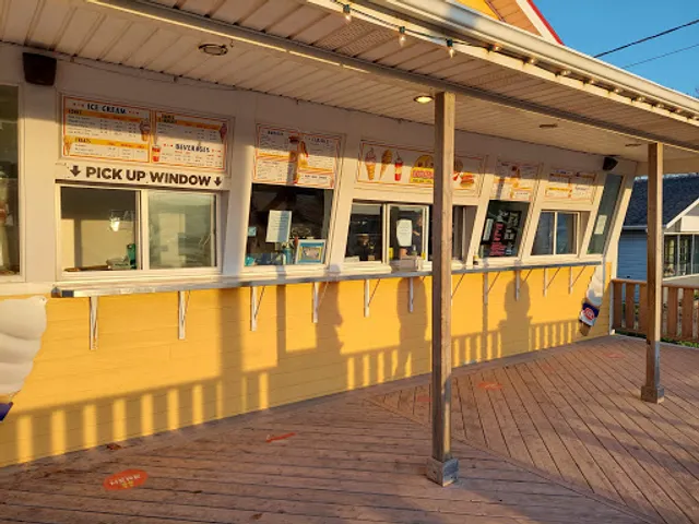 Deckers Dairy Bar & Grill Cornwall