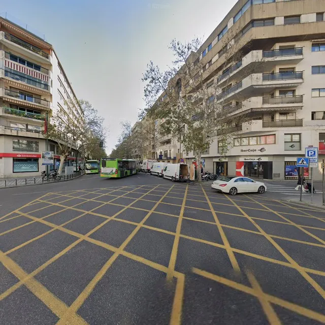 Av. Ronda de los Tejares, 30