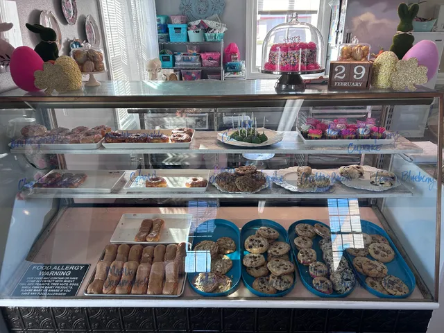 Life Is Sweet Cakery